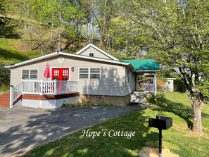 Exterior - Exterior of Hope's Cottage