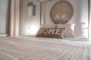 The Royal Queen size bed 