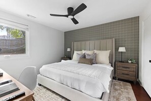 Chic and Relaxing Bedroom with a Minimalist Aesthetic
