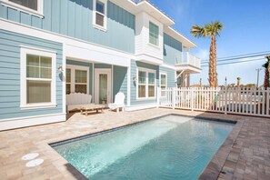 Private Saltwater Pool w/the option to heat!
