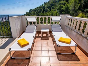 Sky, Table, Outdoor Furniture, Water, Architecture, Urban Design, Interior Design, Tree, Plant, Wood