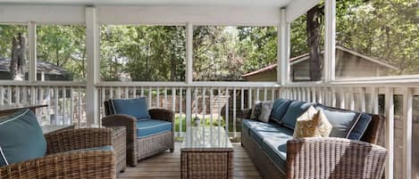 Screened outdoor living area with plenty of seating