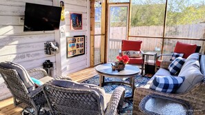 Outdoor screened living area w/ smart tv & lots of comfy seating rain or shine!