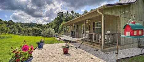 Deep Gap Vacation Rental | 2BR | 1BA | Access Only By Stairs | 880 Sq Ft