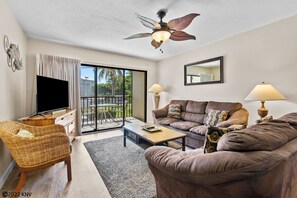 Spacious, 2B/2B Santa Maria 105 waterfront vacation condo on the island