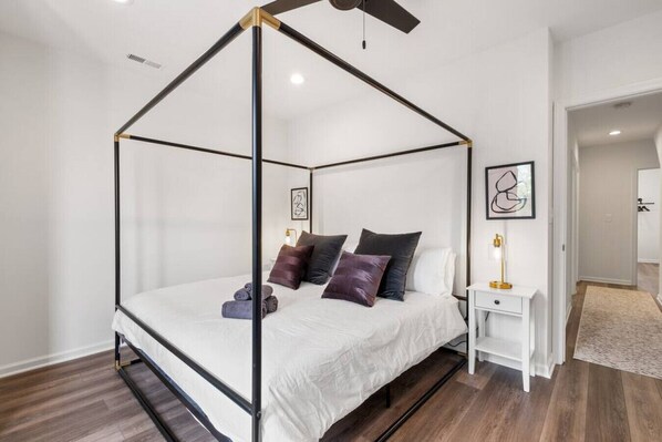 2rd floor king bedroom.