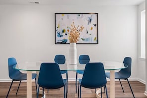 Admire the refined elegance of the glass table, comfortably seating six guests for memorable meals and lively conversations.