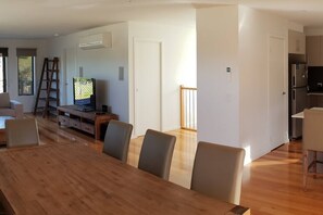 Dining room (2)