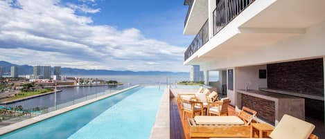 Amazing rooftop pool in a brand new building