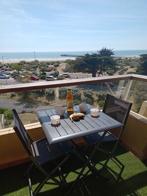 petit déjeuner face à la mer 