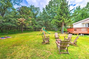 Backyard | Fire Pit | Outdoor Seating Areas