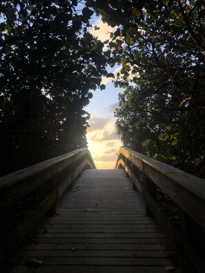 Private direct access to the beach