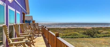 Empty lot to the west of us allows for wide open views of the beach & ocean!