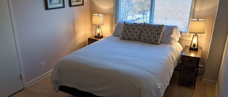 bedroom: queen bed
