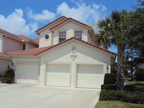 Ground floor unit with double garage/driveway