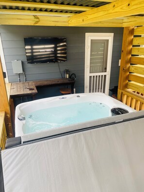 Indoor spa tub