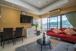 Patong Tower 1003 prime location, 150m to beach, shops (9361)