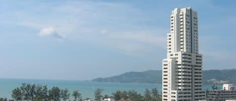 Patong Tower 1003 prime location, 150m to beach, shops (9355)