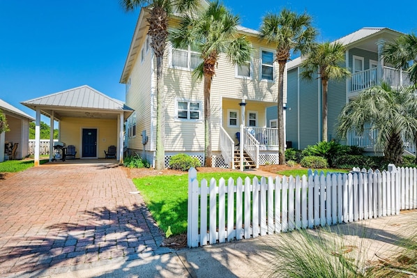 Welcome to GypSea Haus! Front yard with parking for 3 vehicles