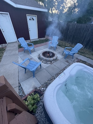 Outside area with firepit (a starter set of fire logs will be provided)