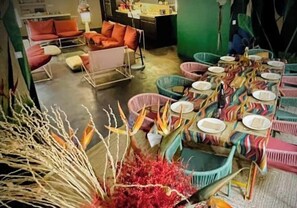 Rez-de-chaussée composé d'un grand espace avec salon cuisine salle à manger