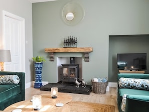 Living room/dining room | Dove Cottage-Number 16, Belford