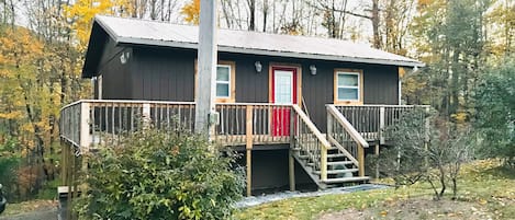 "Top of the Ridge" Cabin and front yard. 