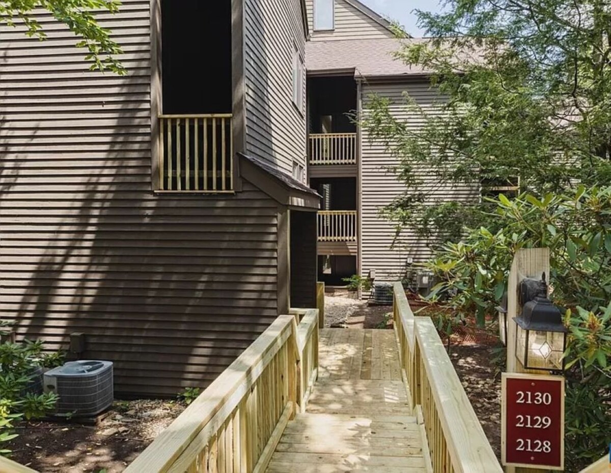 Fully renovated condo at Fairway Woods! 20% off for 5 nights or more!