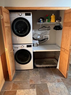 New extra large washer/dryer and dog kennel