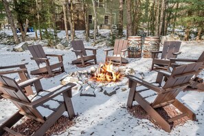 Outdoor Firepit With Seating for 8