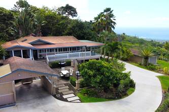 Quiet 3-bedroom house on 2.5 acres w/ocean and town views, 6 beds