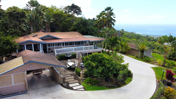 Holualoa Hideaway with ocean views.