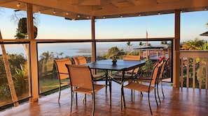Lanai dining table for 6 with view of Kailua Kona Bay.