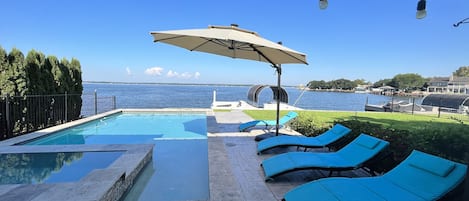 Your own personal private pool with hot tub, with amazing view of open water!