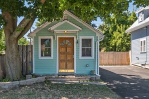 Cute and secluded tiny home