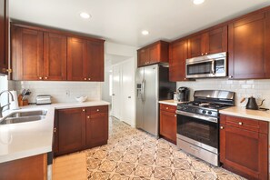 Unleash your inner chef in this fully equipped kitchen