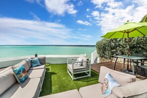 Lounge area