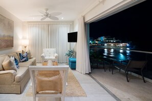 Upstairs living room and balcony 