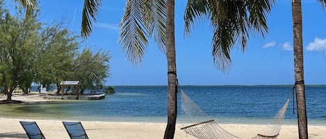 Welcome to "Mai Kai" a slice of Grand Cayman Paradise!
