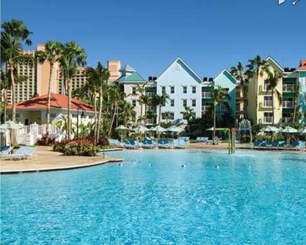 Harborside resort on Atlantis property. Full access to Atlantis water park.