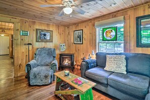 Living Room | Main Level | Gas Fireplace | Free WiFi (High Speed) | Smart TV
