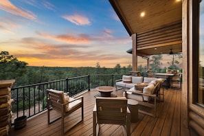 SUNSET VIEWS with ample seating on upstairs deck