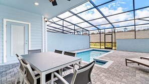 Beautiful 5 bed 4 bath townhome located in Windsor Island