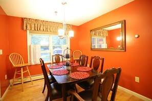 Dine in at this Deer Park Vacation Resort in Lincoln, NH