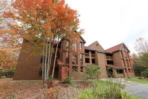 Exterior of similar Deer Park Unit