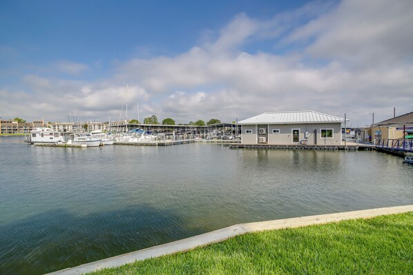 Montgomery Vacation Rental | 1BR | 1BA | Access Only By Stairs | 735 Sq Ft