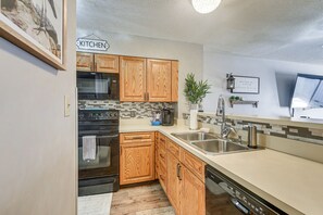 Full Kitchen | 1st Floor