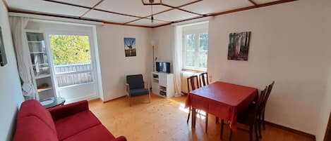 Ferienwohnung, 50 qm, 1 Schlafzimmer mit Doppelbett, max. 2 Personen-Wohnzimmer