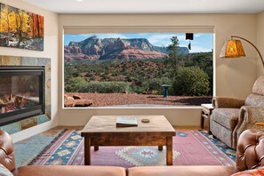 Breathtaking views of Sedona`s Snoopy Rock