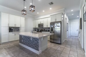 Spacious Kitchen For Any Mealtime - Fully Stocked For Your Convenience